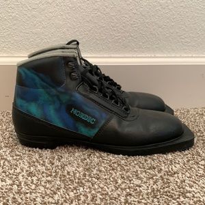 Women's Black & Teal Athletic Boots